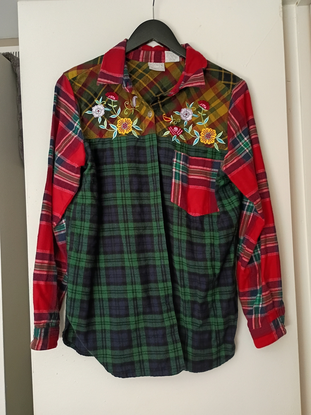 Flanel Plaid Mixed-Print Button-Up Shirt with Floral Embroidery - Red & Green